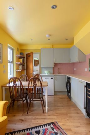 Ground floor flat 78 Millais Road, London photo 4