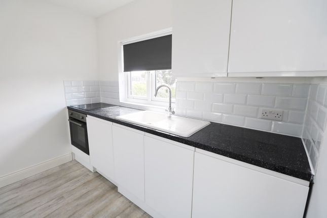 Studio to rent in Boundary Road, Colliers Wood, London
