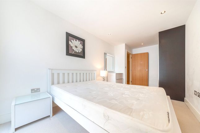 Flat to rent in Empire Reach, 4 Dowells Street, London