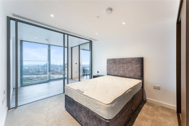 Flat to rent in Marsh Wall, London