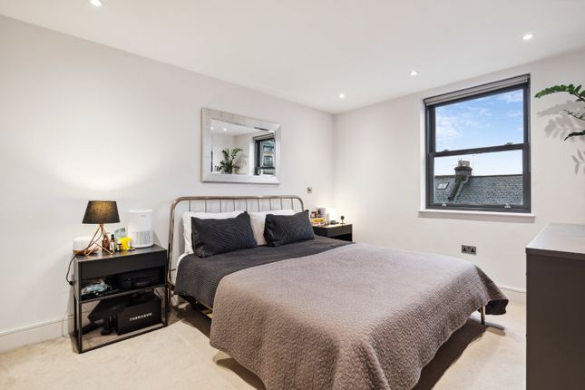 Flat for sale in Spring Grove, London