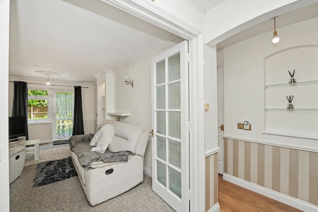 Flat 2 Regency Court, 105, Park Avenue, Enfield photo 4