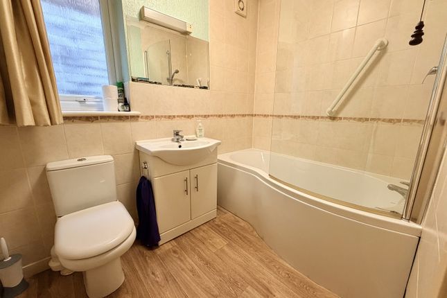 44, Heybrook Avenue, Leicester photo 3