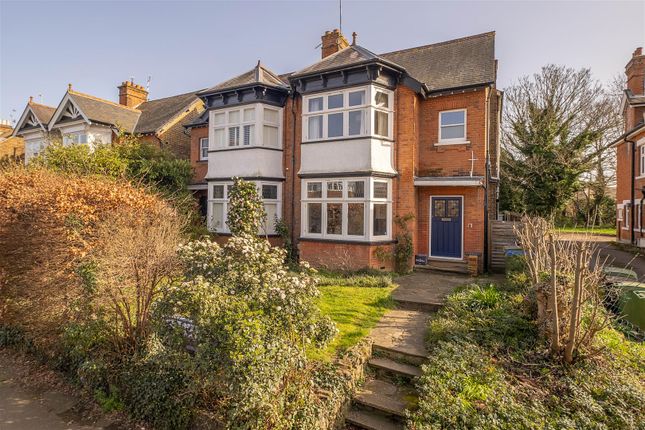 4-bed house on Lyndale, Portsmouth Road, Thames Ditton, £1,095,000