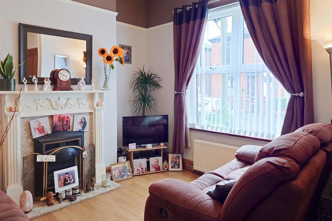 19, Elm Grove, Hyde photo 2