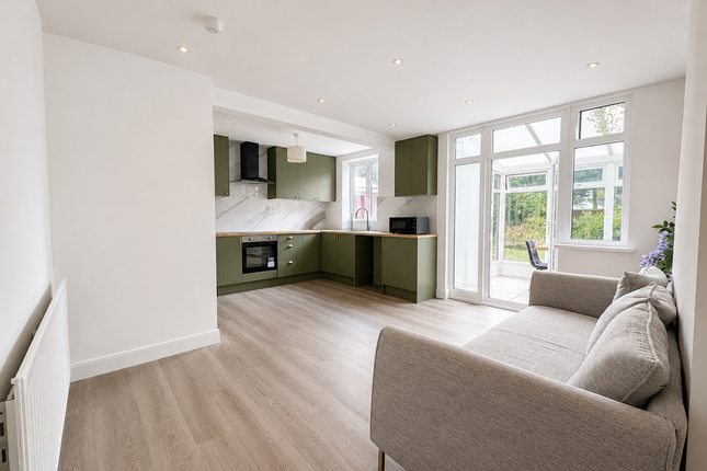 16 Fieldgate Crescent, Leicester photo 2