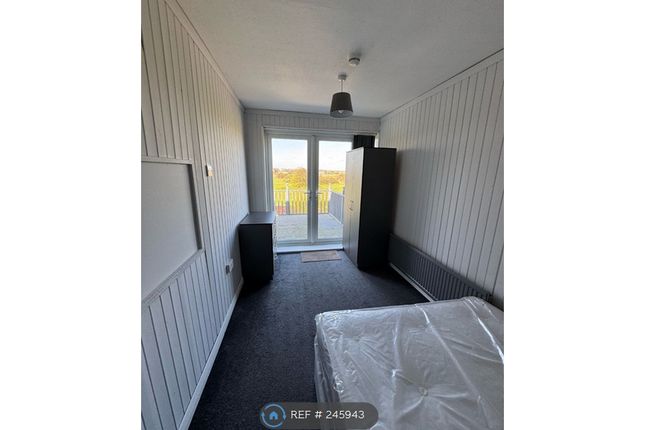 St Christophers Close, Canvey Island photo 3
