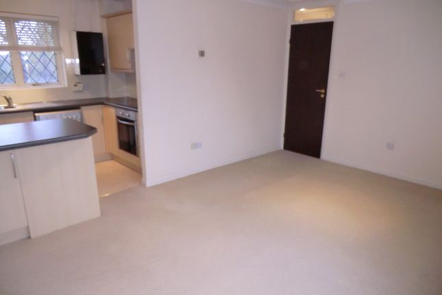 Kings Chase, East Molesey photo 4