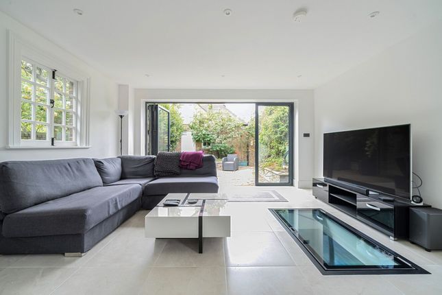 38 Knatchbull Road, London photo 2