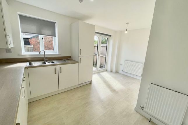 94, Bee Fold Lane, Manchester photo 4