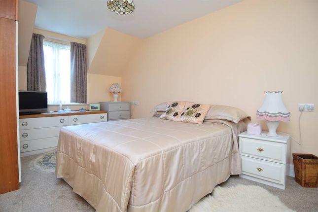 Flat for sale in Minster Drive, Herne Bay