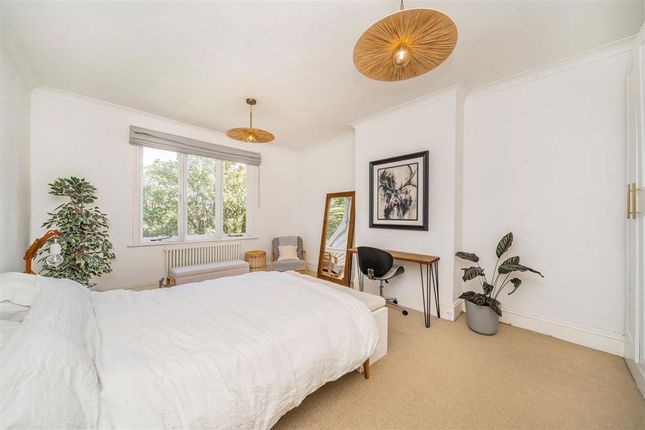 22B, Glenluce Road, London photo 4