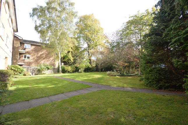 Flat to rent in Lovelace Gardens, Surbiton
