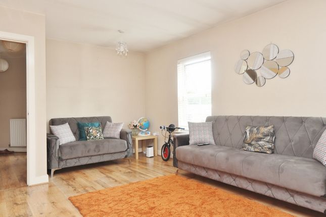 5, Greenwich Court, Romford photo 5