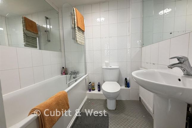 16A, Colman Way, Redhill photo 4