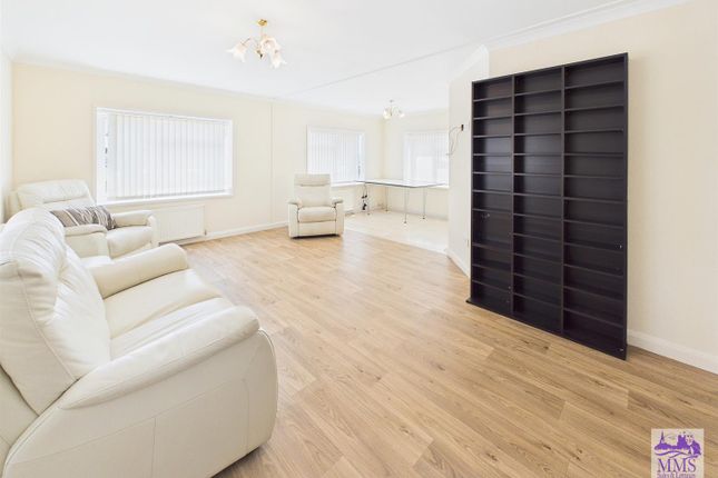218 Damson Drive, Vicarage Lane, Hoo photo 3