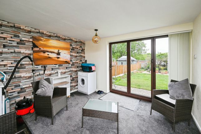 12, Tuxford Avenue, Meden Vale, Mansfield photo 2