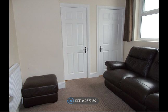 Baldwins Crescent, Swansea photo 4