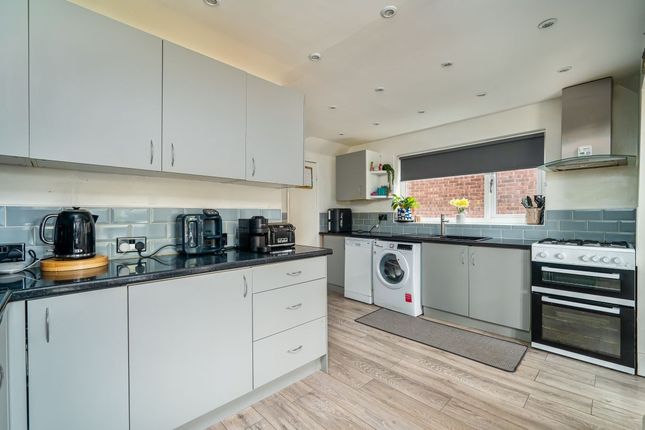 23 Moorside Vale, Drighlington photo 4