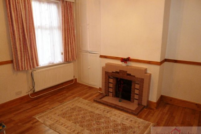 17 Cromwell Terrace, Leek photo 5