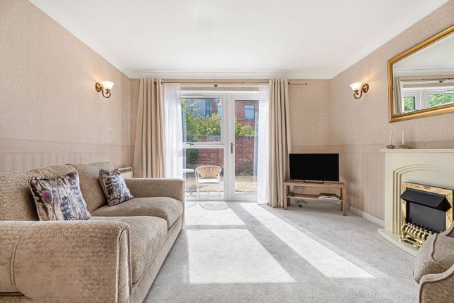Flat 30, Fairhaven Court,, Fairhaven, Surrey photo 4