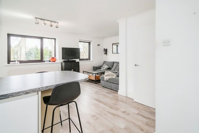 Flat for sale in St James Court, Harpenden