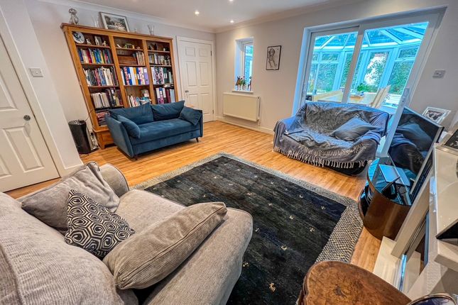 Lytcott Drive, West Molesey photo 4