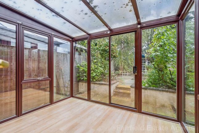 12 St. Martins Close, Watford photo 4