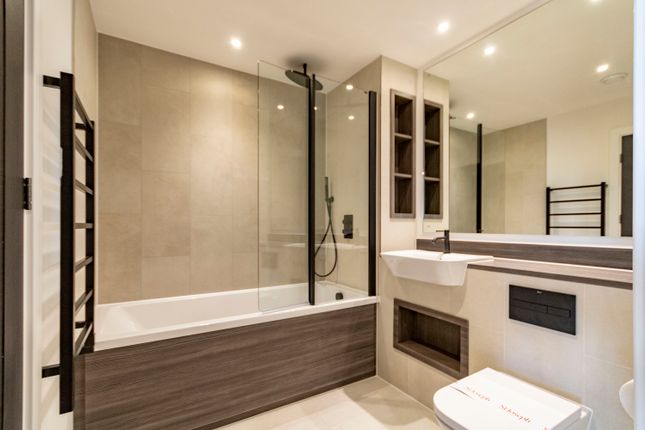 Apartment 1204 The Regent, Snow Hill Wharf, Birmingham photo 4