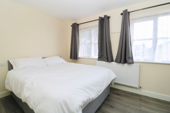 181, Newmarsh Road, Thamesmead photo 5