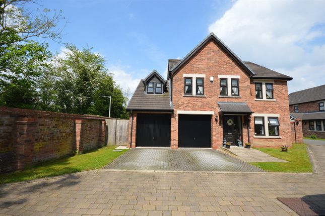 Detached house to rent in Vicarage Close, High Lane, Stockport