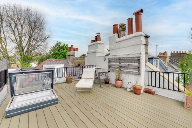 Terraced house to rent in Canonbury Lane, London