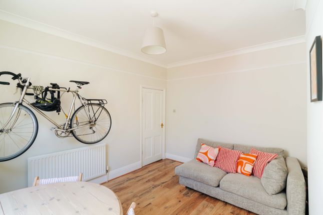 21 Cairns Crescent, Bristol photo 4