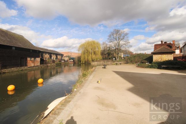 8, Maidenhead Yard, Hertford photo 4