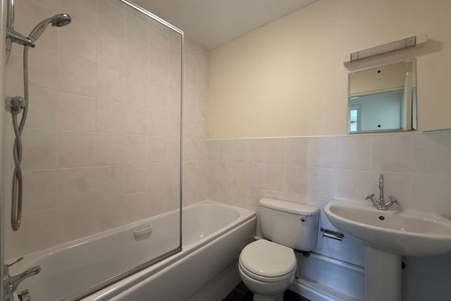 Flat 12, Romsey photo 5
