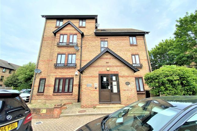 Flat for sale in Hallywell Crescent, Beckton