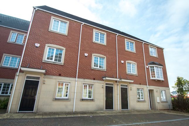 Thumbnail Terraced house to rent in Columbus Avenue, Brierley Hill