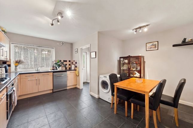 23, Brithweunydd Road, Tonypandy photo 4