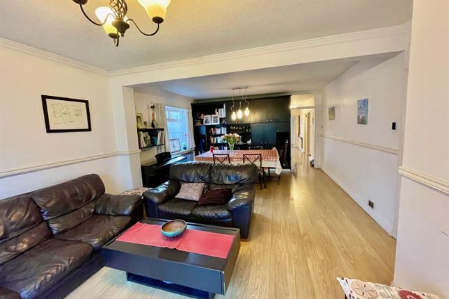 4, Park Drive, Potters Bar photo 2