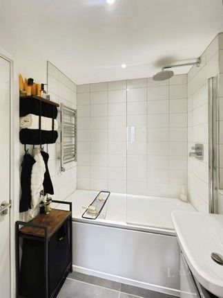 Apt 420, 14 Hulme Street photo 5