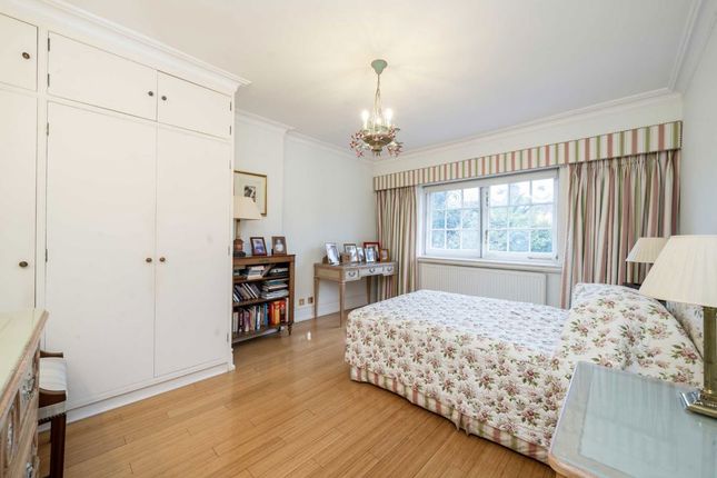 6, Queen Annes Gardens, London photo 5
