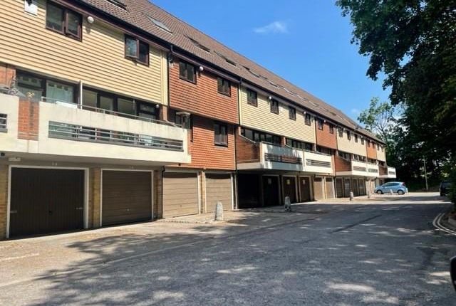 Thumbnail Flat for sale in Kingsway Gardens, Andover