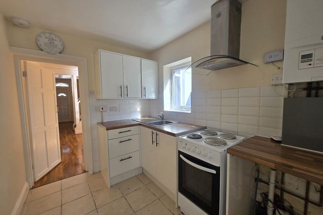 21, Curzon Road, Chatham photo 3