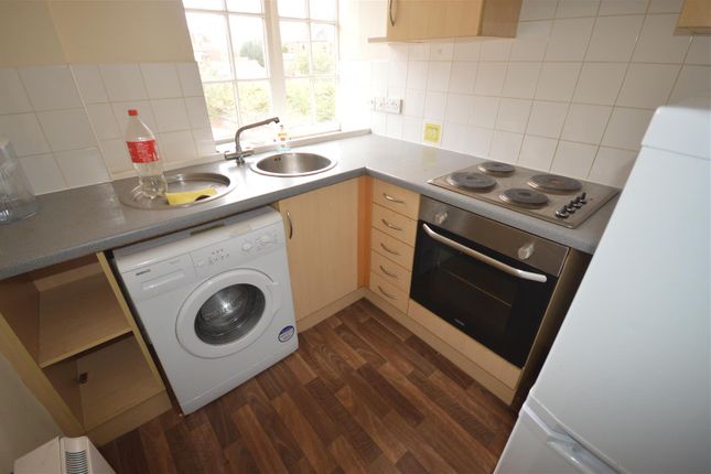 Terraced house to rent in Abingdon Road, Leicester