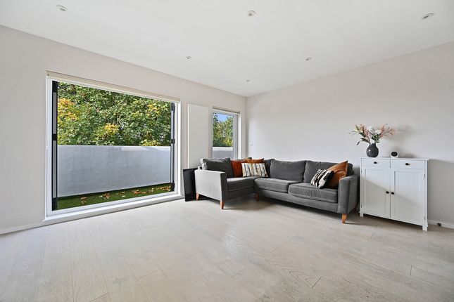 Nicoll Road, London photo 2