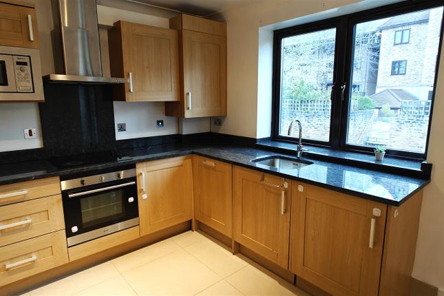 Flat for sale in Magnolia Court, Southgate