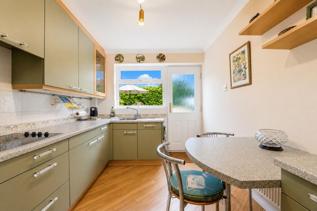 15, Upper Passmonds Grove, Rochdale photo 3