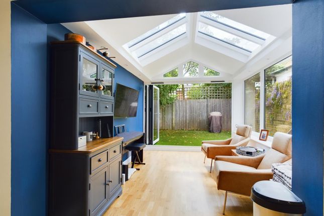 2, Thaxted Place, London photo 2