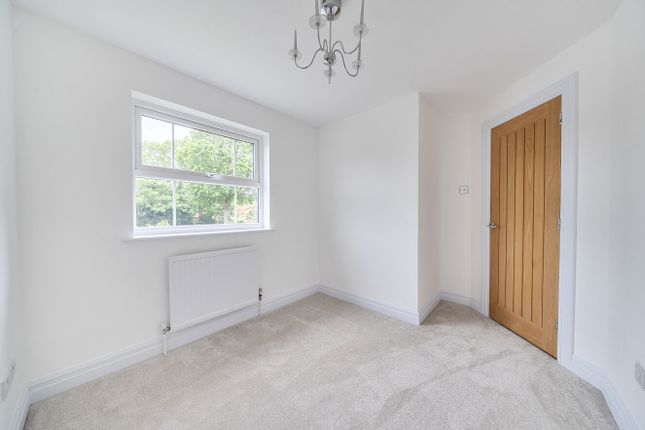 61, Chatteris Way, Reading photo 4