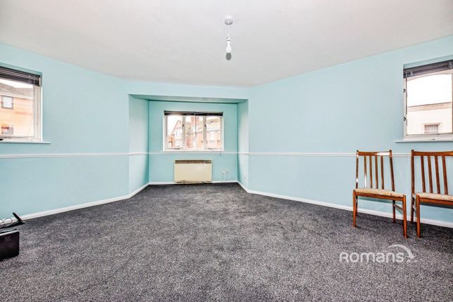 17, Ascot Court, Aldershot photo 3